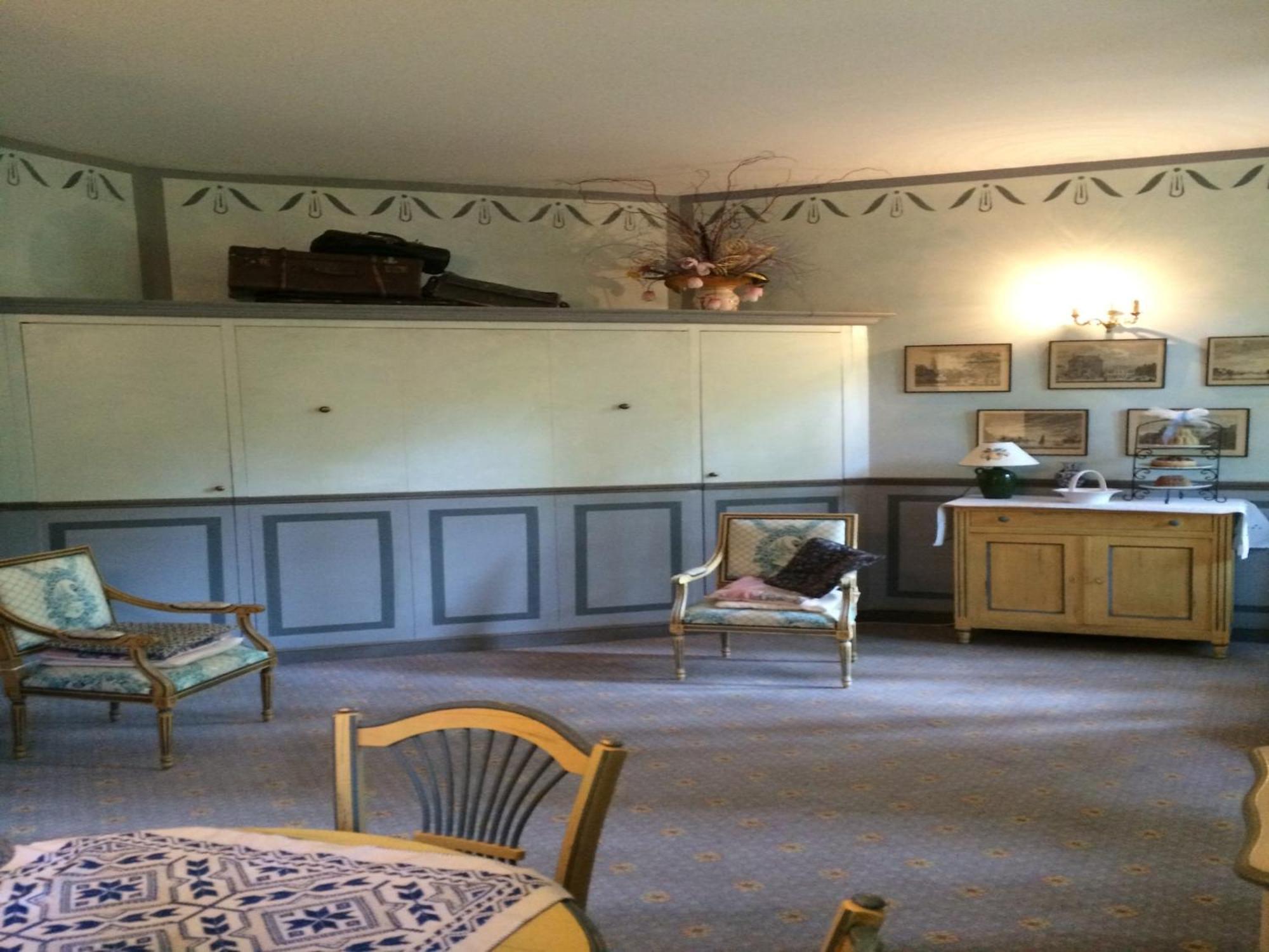 מונברון-לה-בה Cozy Apartment With Swimming Pool Terrace Garden Parking מראה חיצוני תמונה